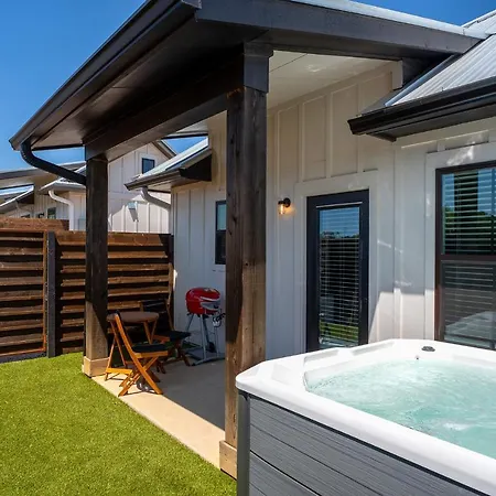 Fred'S Joint With Hot Tub Villa